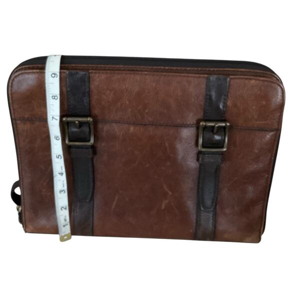 Fossil Brown Leather Messenger Bag with Vintage Aesthetic - Picture 15 of 15